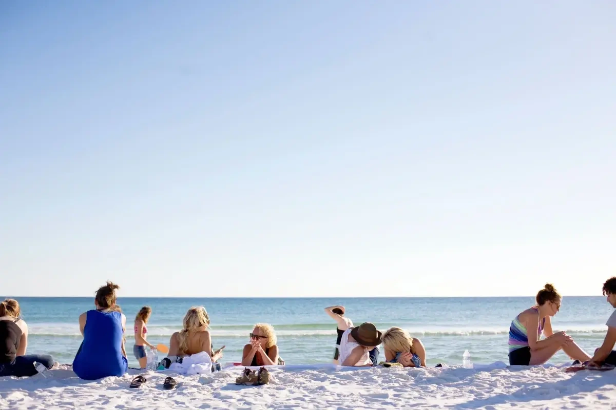 Strand og sol på familieferien? Her er 6 forslag til steder I kan tage hen