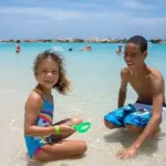 Familieferie ved Gardasøen - her er 7 ting du skal pakke med i ungernes tasker for at få den bedste badeferie