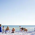 Strand og sol på familieferien? Her er 6 forslag til steder I kan tage hen